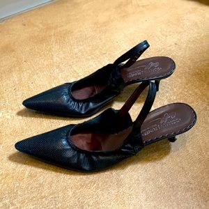 Comfortable black 1.5” black leather heels made in Italy. size 9